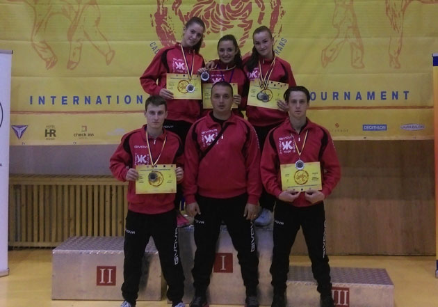 Yakuza, aur şi bronz la Europene