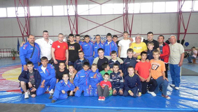 Lupte / Familia Heracle calificată la Naţionala de copii