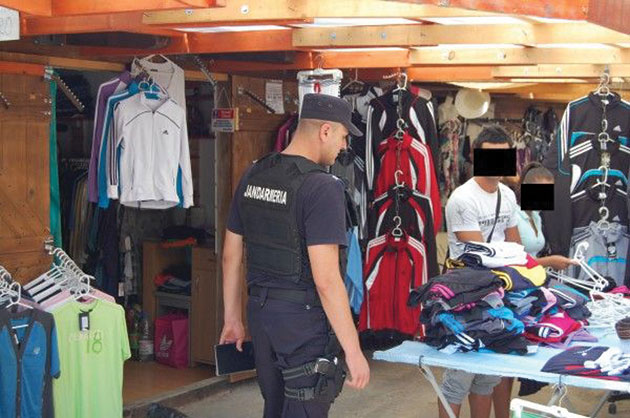 Mărfuri contrafăcute, depistate de jandarmi la Satu Mare