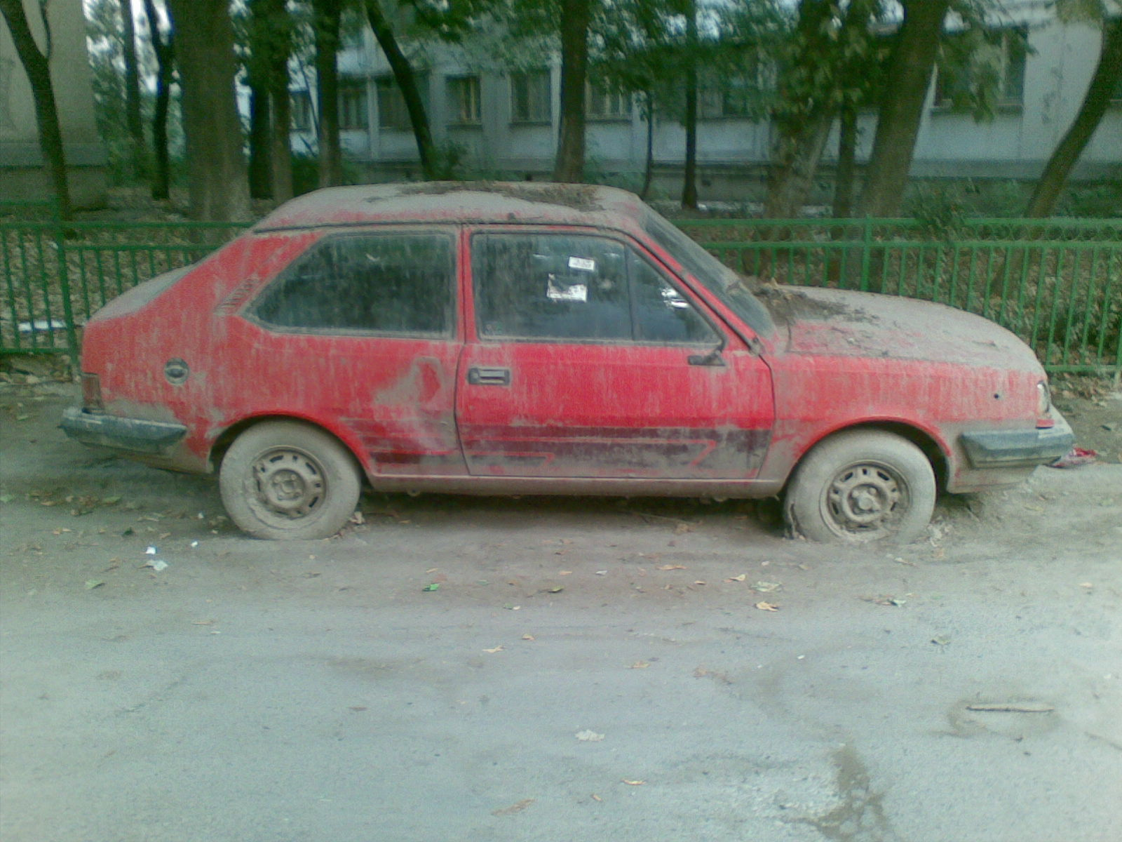 ORAŞUL maşinilor ABANDONATE. VEZI câte "maidaneze" au GĂSIT poliţiştii