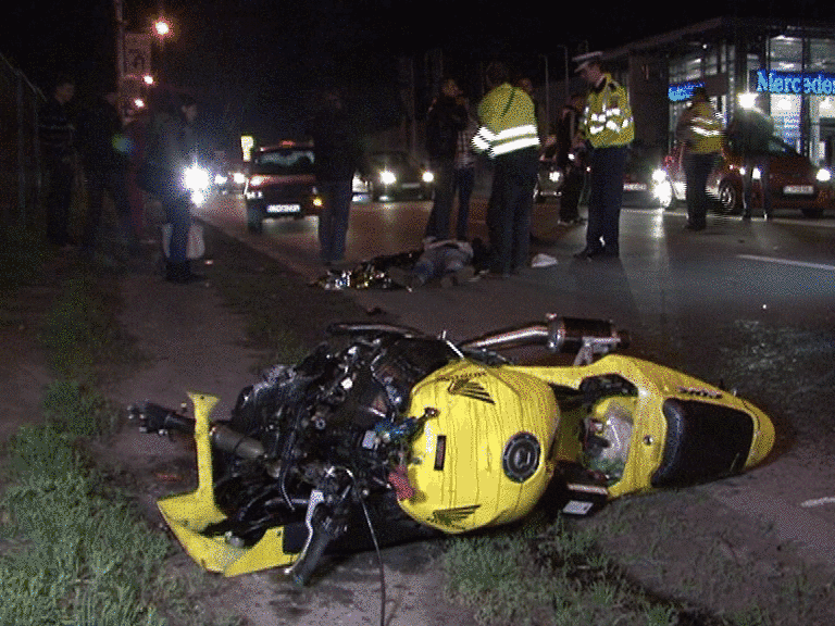 A MURIT după ce a căzut de pe MOTOCICLETĂ. VICTIMA  avea doar 21 DE ANI