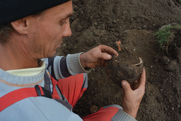 Scheletul unui bărbat din Evul Mediu, dezgropat la Căpleni