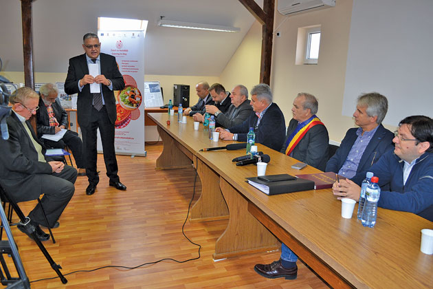 Ministrul de Finanţe promite ajutor pentru pălincari