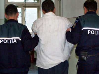 Patru hoţi prinşi într-o singură zi