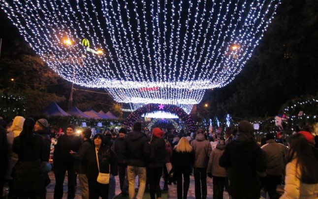 BRAZI de CRĂCIUN în TOATE cartierele şi iluminat ornamental pe MAI MULTE străzi în SATU MARE