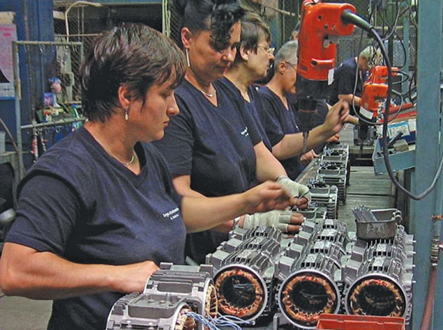 Scade populaţia activă a judeţului