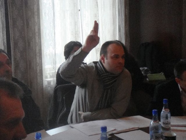 NOAPTEA MINŢII. Un director şi-a DAT singur o casă a STATULUI