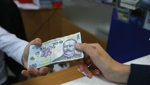 Sătmărenii devin tot mai buni platnici la bănci