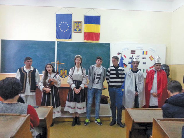 Ziua Naţională, marcată în avans la Liceul Brâncuşi