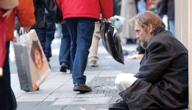 Cerşetori săltaţi de poliţişti
