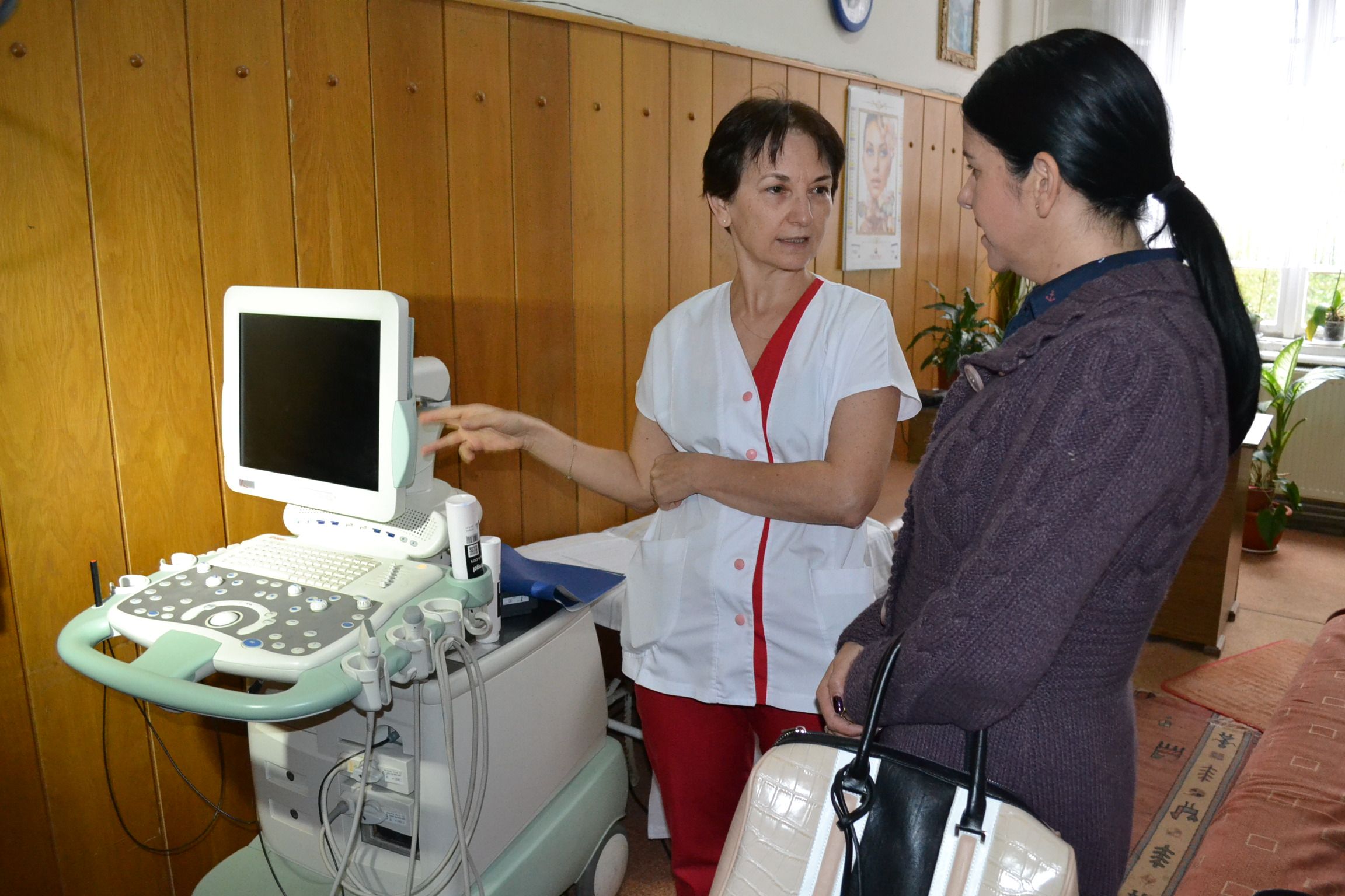 APARATURĂ de aproape 10 MII DE LEI pentru Secţia de NEUROLOGIE. Donaţia a fost făcută de APASERV prin CRUCEA ROŞIE