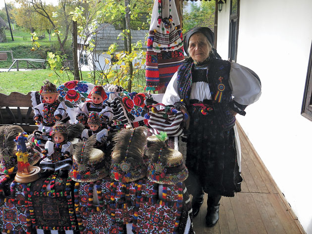 Mătușa Floare Finta, decorată de președintele României pentru merite culturale deosebite