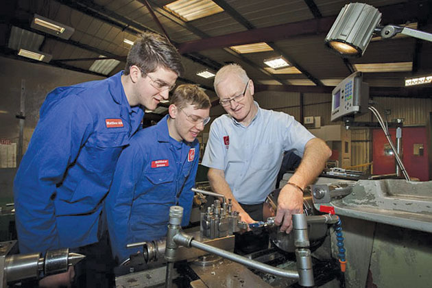 Firmele pot solicita elevi în practică pe care să-i înveţe meserie