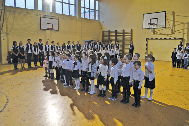 Predarea Ştafetei Uniformelor la Şcoala Gimnazială nr. 3 Negreşti