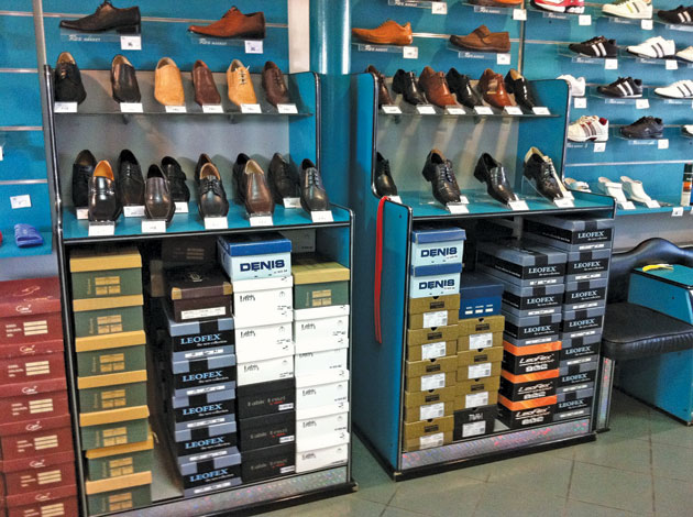 O treime din pantofii din comerţ sunt cu deficienţe