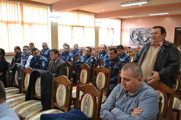 Primarii vor mai multă poliţie în comune