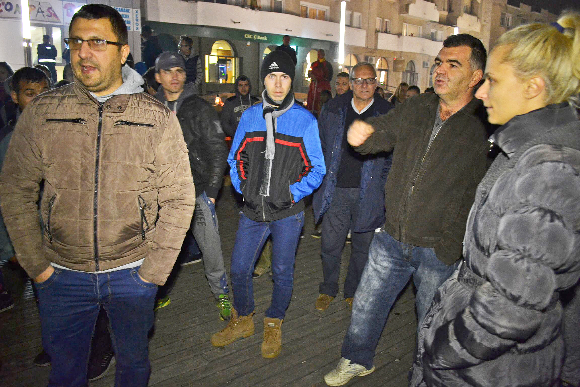 Organizatorii se dezic de politizarea protestelor