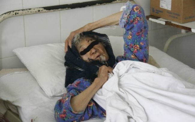 O BĂTRÂNĂ de 93 de ani, IMPLICATĂ într-o BĂTAIE. A ajuns la URGENŢĂ