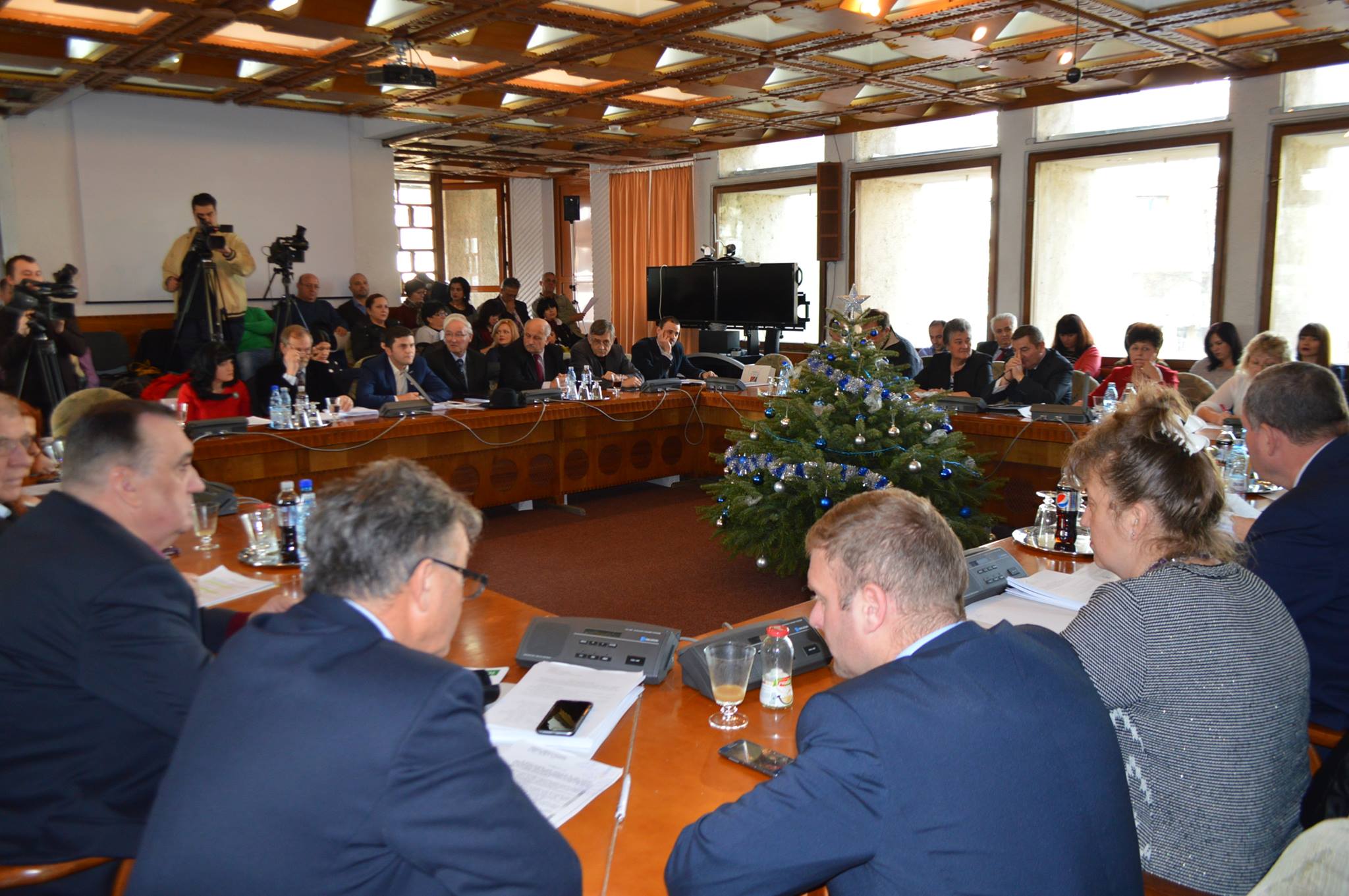 Consilierii UDMR şi PNL au BLOCAT posibilităţile de AVANSARE în aparatul CONSILIULUI JUDEŢEAN