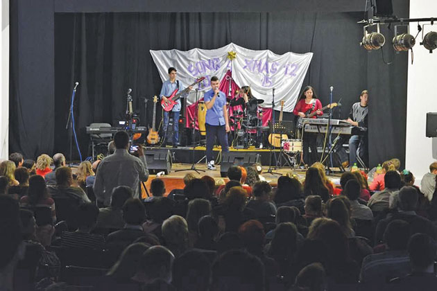 “Castelanii” au susţinut concertul caritabil „Song 4 Xmas 12”  la Carei