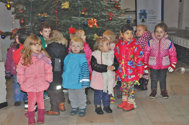 La colindat, cu mic, cu mare