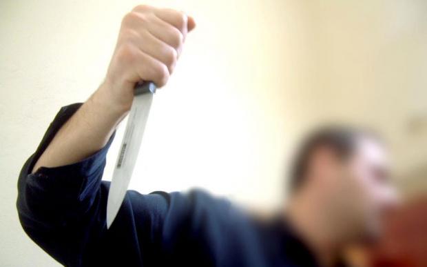 CRIMĂ la NEGREȘTI în PRIMA zi de CRĂCIUN. Un TĂNĂR a fost ÎNJUNGHIAT MORTAL de un VECIN