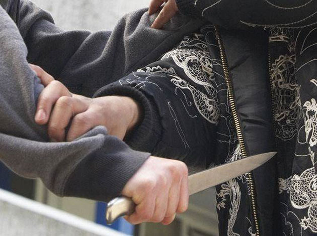 Tânăr tăiat la mână de un minor la Vama