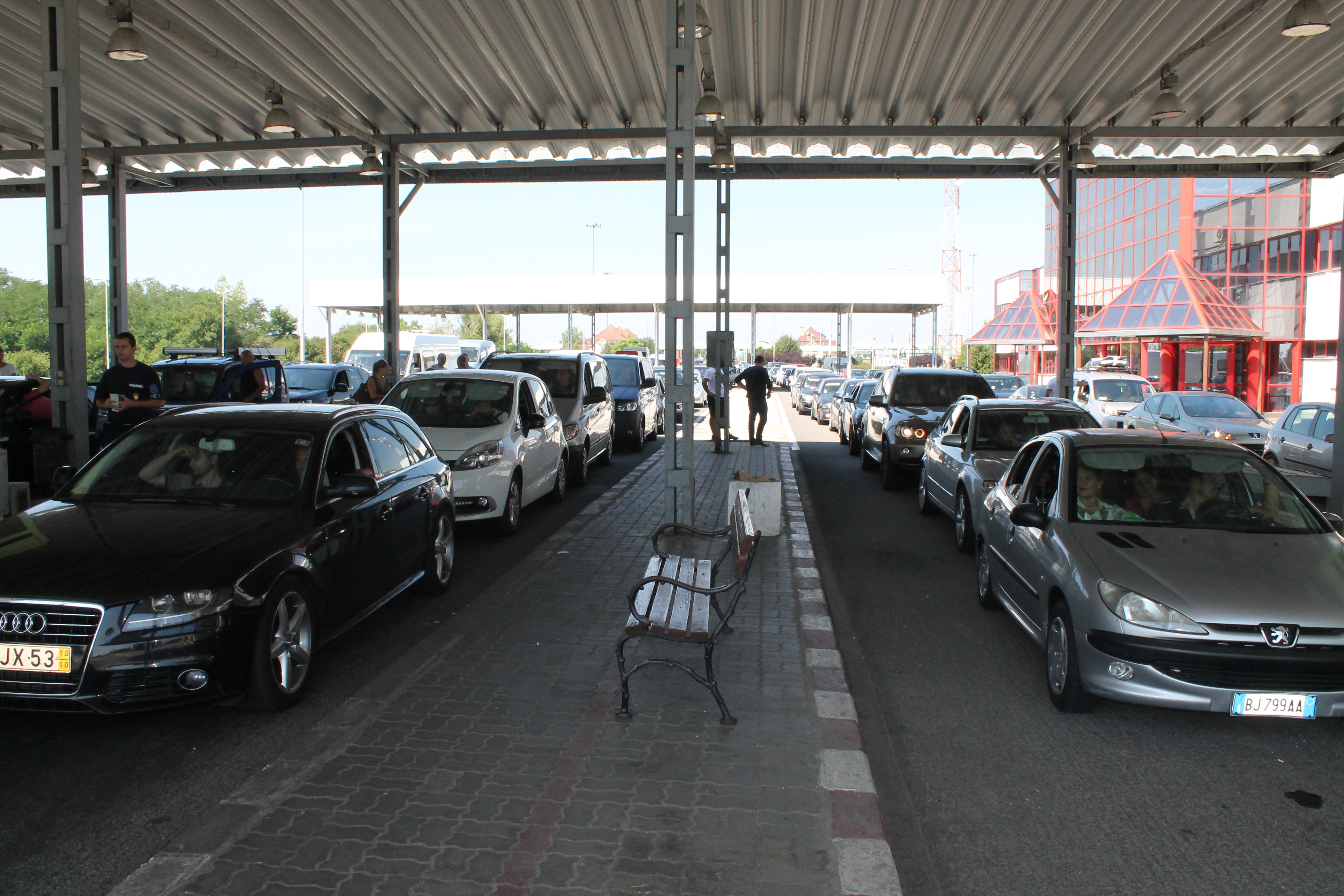 Poliţia de Frontieră susţine că este PREGĂTITĂ pentru AGLOMERAŢIA din VĂMI. Se ANUNŢĂ controale SUPLIMENTARE