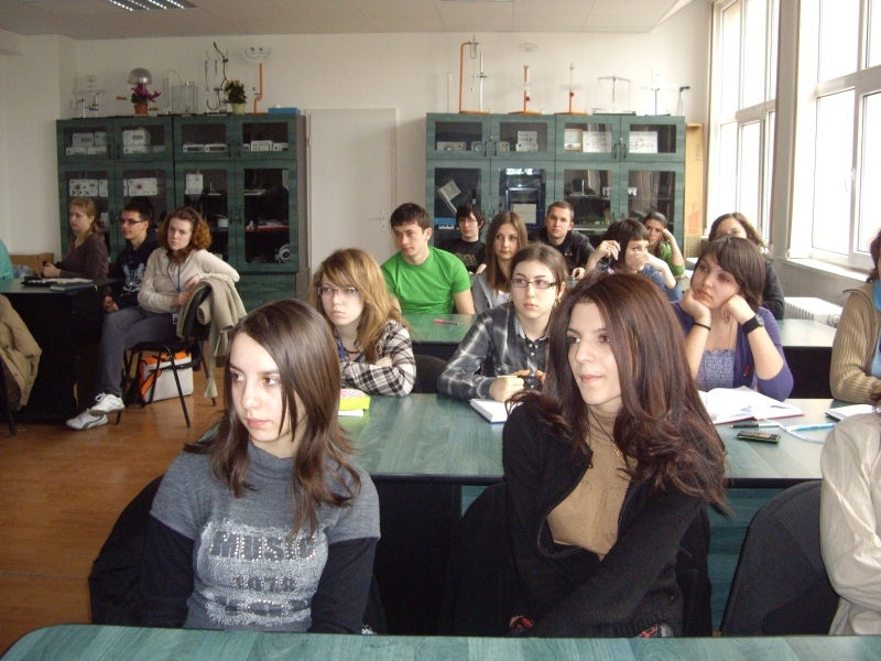 Peste o mie de liceeni sătmăreni, beneficiari ai programelor sociale