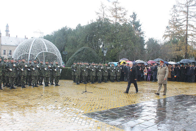 Depuneri de coroane şi Te Deum de Ziua Naţională