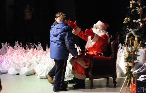 Moşul Nord Vest TV le-a adus din nou bucurie copiilor sătmăreni