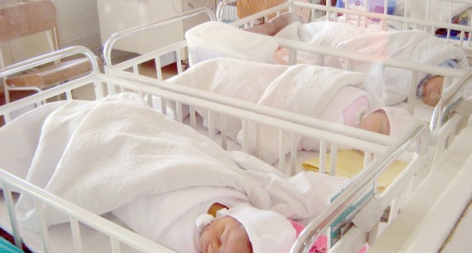 NAŞTERI multe de CRĂCIUN. VEZI câţi COPII au VENIT pe lume de SĂRBĂTORI