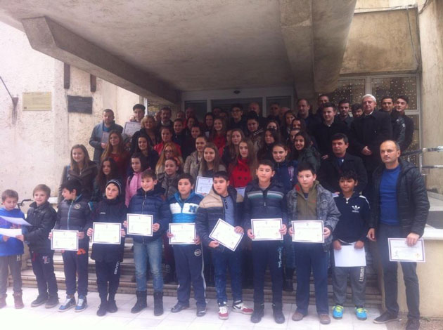 Primarul Dorel Coica i-a premiat  pe elevii cu rezultate bune la Olimpiada Națională a Sportului Școlar