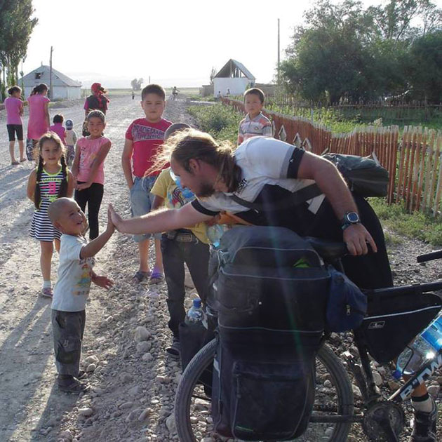 Un cicloturist careian pe Pamir Highway