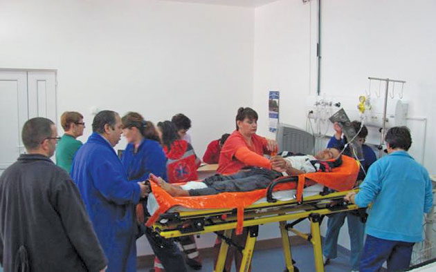 Bărbat salvat in extremis  de ambulanţieri
