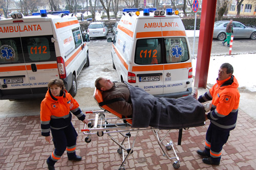 ORGIILE CULINARE de CRĂCIUN au aglomerat URGENŢELE. ŞAPTE BEŢIVI au fost culeşi de pe STRADĂ