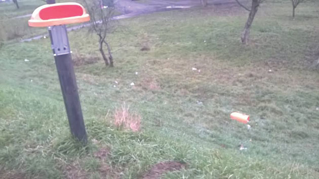 Vandalii și-au dat iar în petec