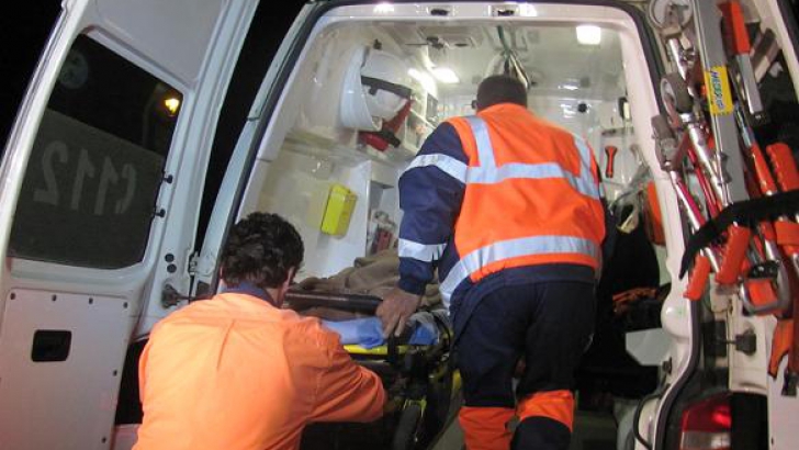 Doi BĂTRÂNI, ATACAŢI şi DESFIGURAŢI în propria casă. UPDATE: Au fost prinşi AGRESORII bătrânilor