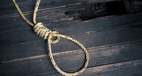 Un copil de 13 ani a fost găsit spânzurat în propria casă