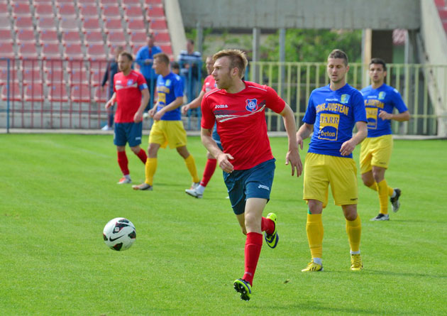 Fotbal în faliment  /  Liga a 2-a încotro?