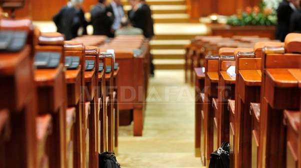 Partidele au primit aproape 7.000.000 lei de la buget, în 2015, echivalentul a 6.438 salarii minime