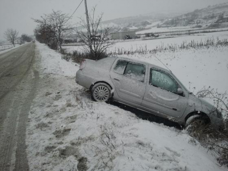 ACCIDENTE rutiere cu mai multe VICTIME provocate de ZĂPADĂ şi NEATENŢIE