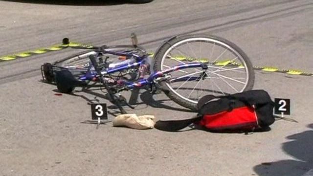 A accidentat o biciclistă, apoi a fugit