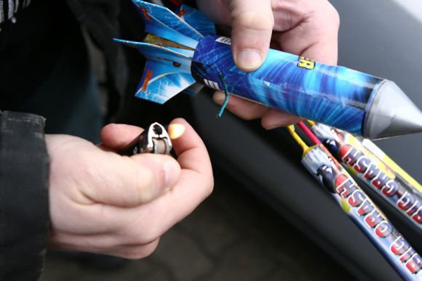 Dosare PENALE pentru artificii ILEGALE