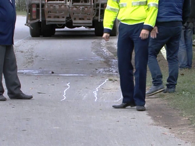 Bărbat OMORÂT la locul de muncă, după ce a fost CĂLCAT de un coleg cu o AUTOSPECIALĂ