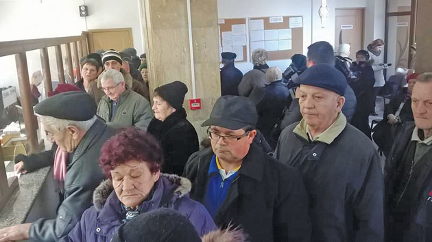 Pensionarii se împrumută pe rupte  de la CARP