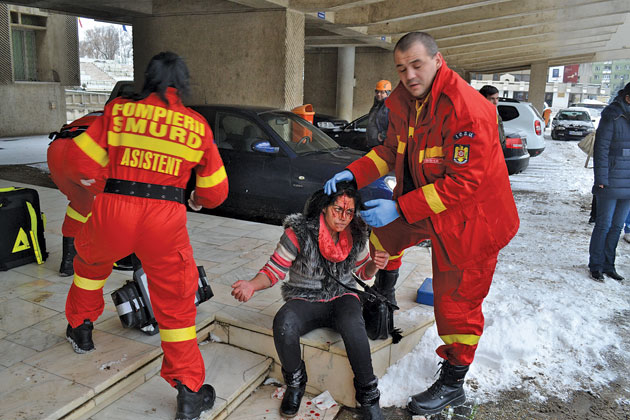 Femeia mutilată în faţa Palatului Administrativ, două săptămâni de spitalizare