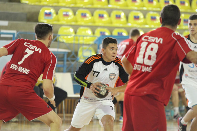 Egali o repriză cu campioana