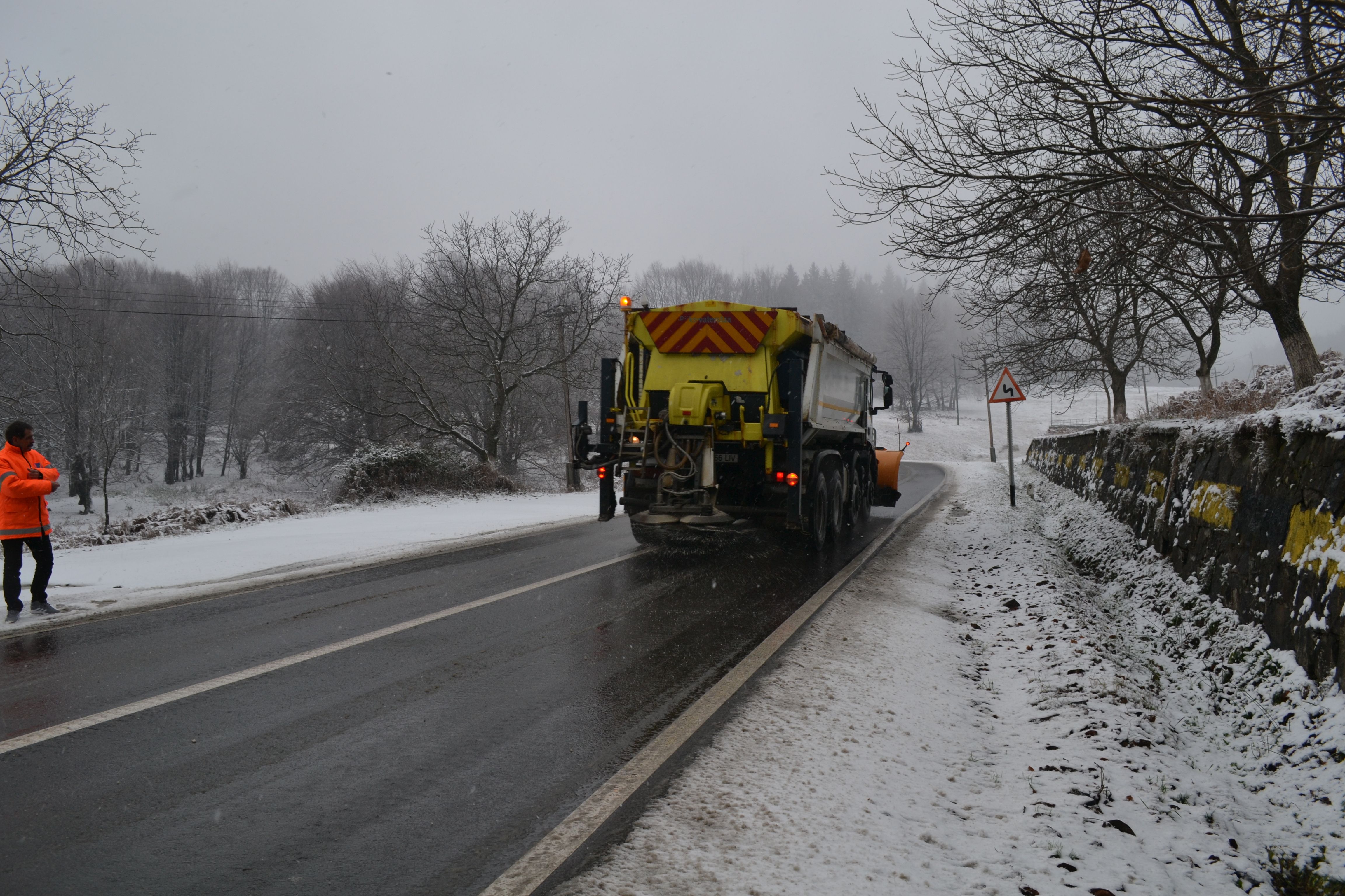 Prima ZĂPADĂ a pus AUTORITĂŢILE pe JAR. AUROSPECIALELE au IEŞIT la DESZĂPEZIT