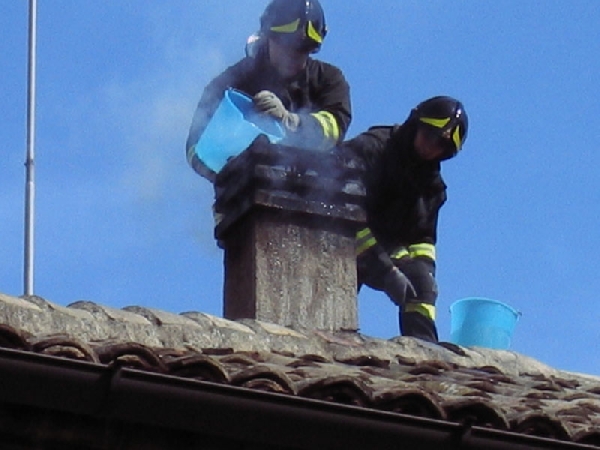 TREI INCENDII produse într-o SINGURĂ ZI la Lazuri, Vetiş şi Satu Mare